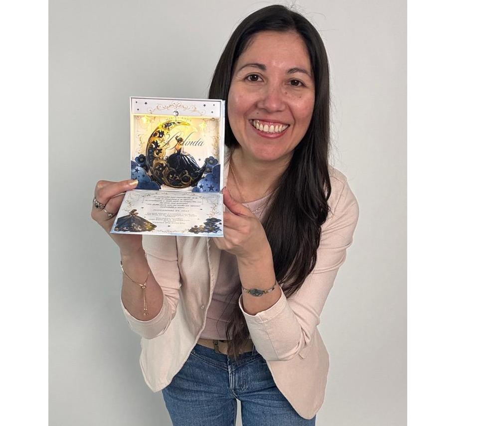La catamarqueña que transformó un emprendimiento creativo en una marca internacional de invitaciones personalizadas